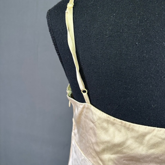 VTG Guess Tank Top Women’s M Y2K Babydoll 100% Silk Sequins Cropped Cream Gold - Picture 5 of 13
